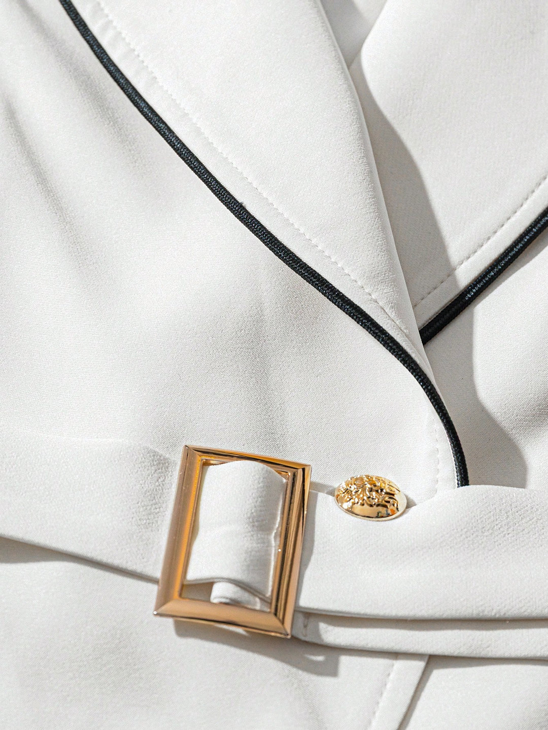 Contrast Trim Belted Sleeveless Blazer