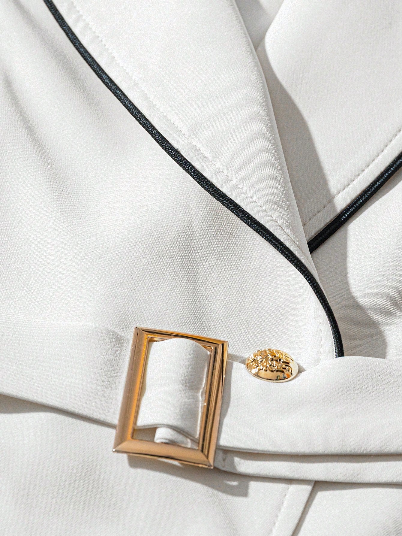 Contrast Trim Belted Sleeveless Blazer